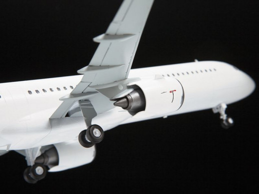 Сборная модель ZVEZDA Пассажирский авиалайнер Аэробус А321neo, 1/144