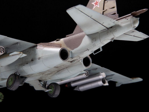 Сборная модель ZVEZDA Советский штурмовик Су-25 1/48, 1/48