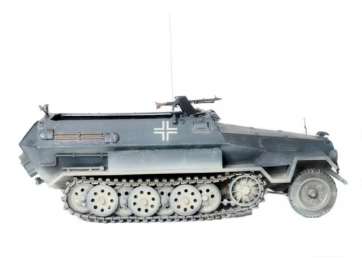 Сборная модель ZVEZDA Немецкий бронетранспортер "Ханомаг" Sd.Kfz 251/1 AusF.B, 1/35