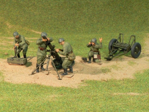 Сборная модель ZVEZDA Советский 120-мм миномёт с расчетом, 1/35