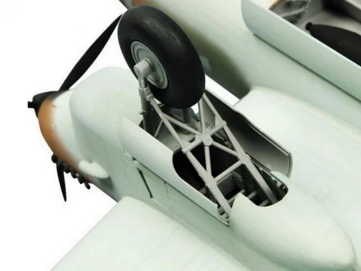 Сборная модель ZVEZDA Советский дальний бомбардировщик ПЕ-8, 1/72