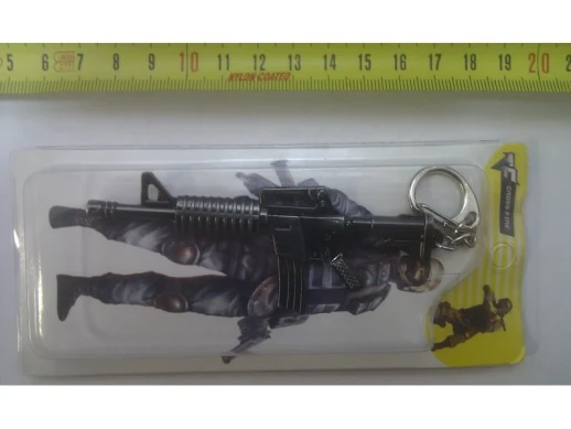 Брелок-сувенир автоматы из металла серии "Cross Fire" М16, FAMAS
