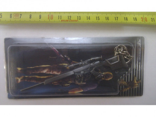 Брелок-сувенир автоматы из металла серии "Cross Fire" М16, FAMAS