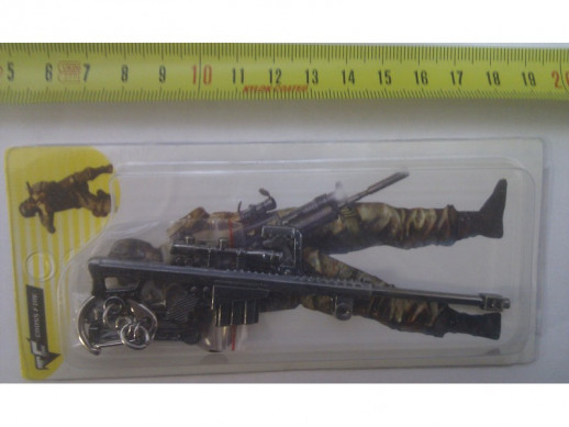 Брелок-сувенир автоматы из металла серии "Cross Fire" М16, FAMAS