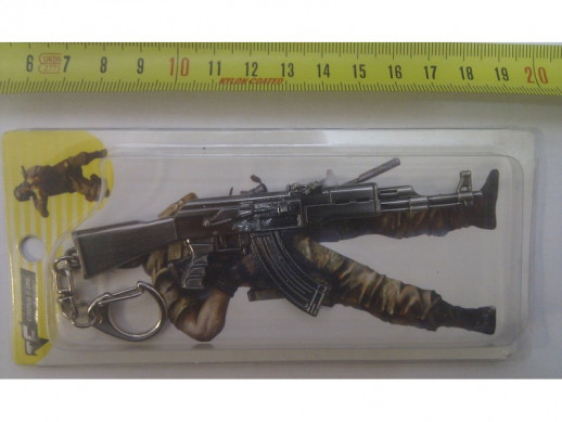 Брелок-сувенир автоматы из металла серии "Cross Fire" М16, FAMAS