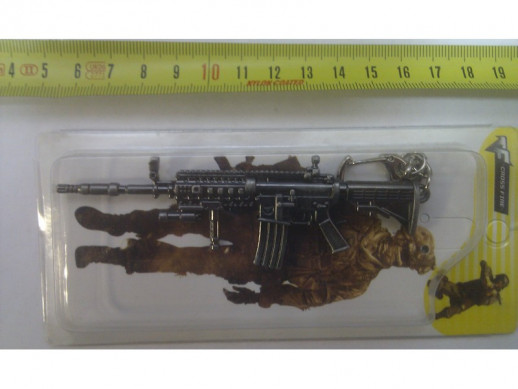 Брелок-сувенир автоматы из металла серии "Cross Fire" М16, FAMAS