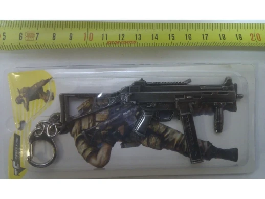 Брелок-сувенир автоматы из металла серии "Cross Fire" М16, FAMAS