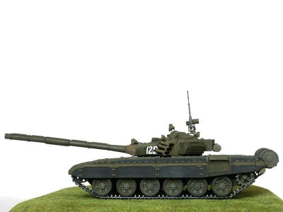 Сборная модель ZVEZDA Советский основной боевой танк Т-72Б, 1/35