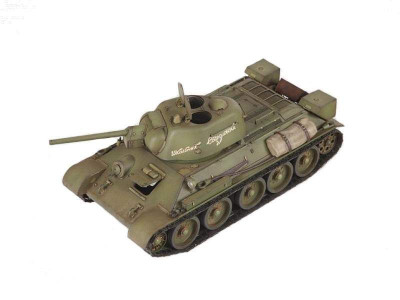 Сборная модель ZVEZDA Советский средний танк Т-34/76 1943 УЗТМ, 1/35