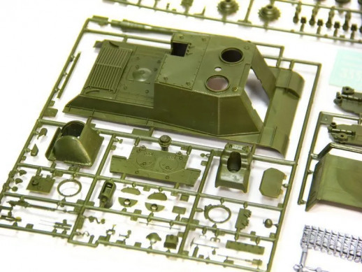 Сборная модель ZVEZDA Советский истребитель танков ИСУ-122, 1/35