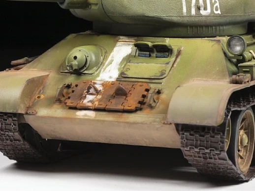 Сборная модель ZVEZDA Советский средний танк Т-34/85, подарочный набор, 1/35