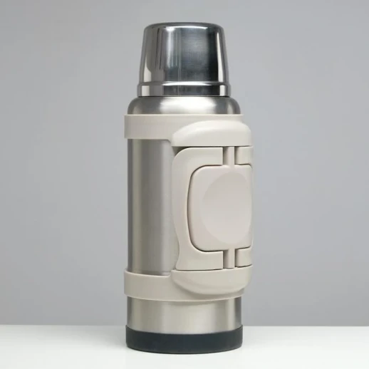 Термос, 3.2 л, Volume "Мастер К", с двумя кружками и ситечком, сохраняет тепло 72 ч, серебристый 542