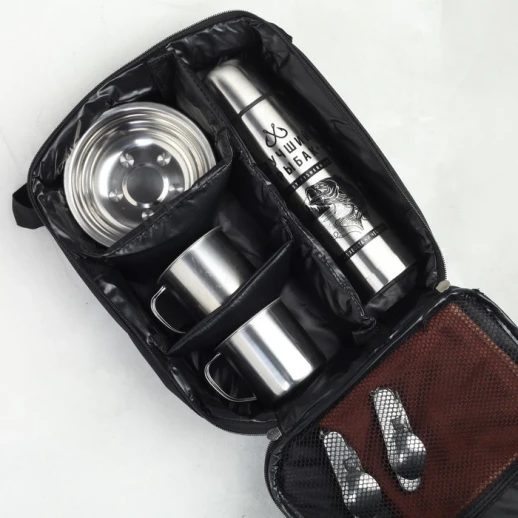 Набор посуды «Лучший рыбак»: термос 0.5 л, тарелка 300 мл, 2 шт., кружка 200 мл, 2 шт., мультитул 2 шт.