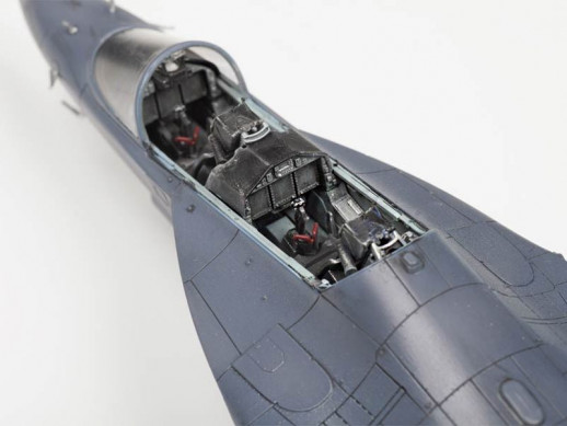 Сборная модель ZVEZDA Российский легкий штурмовик Як-130, 1/48