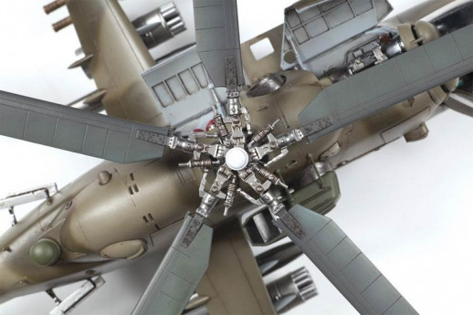 Сборная модель ZVEZDA Советский ударный вертолет Ми-24В/ВП, 1/48