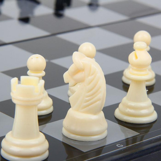 Шахматы магнитные, доска 32 х 32 см