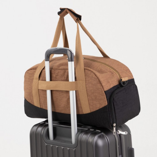 Сумка дорожная на молнии, отдел для обуви, 2 наружных кармана, длинный ремень, держатель для чемодана, цвет чёрный/бежевый