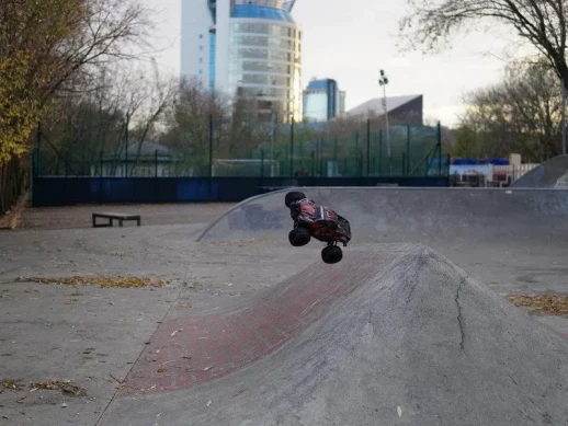 Радиоуправляемый монстр Remo Hobby MMAX (красный) 4WD 2.4G 1/10 RTR