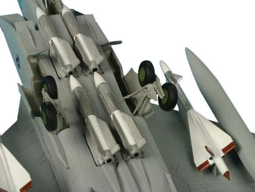 Сборная модель ZVEZDA Советский истребитель-перехватчик МиГ-31, подарочный набор, 1/72