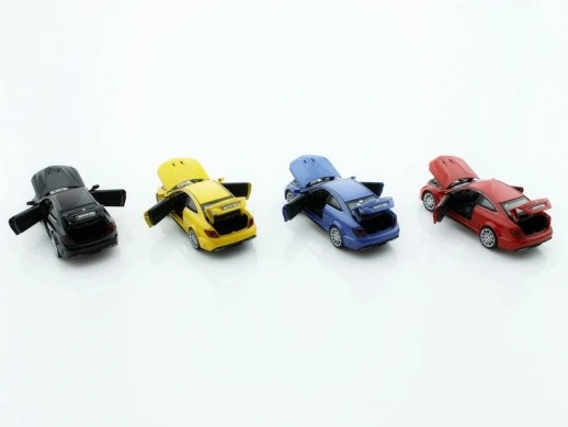 Машина 1:32 Mercedes-Benz С 63 AMG свет, звук, инерция 15см (1/12шт.) б/к
