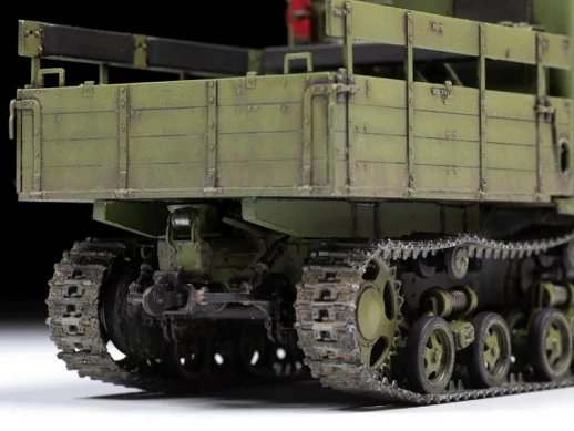 Сборная модель ZVEZDA Советский гусеничный тягач СТЗ-5, 1/35