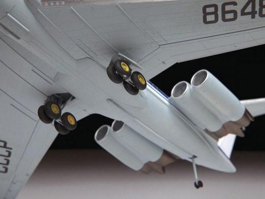 Сборная модель ZVEZDA Советский пассажирский авиалайнер Ил-62М, подарочный набор, 1/144