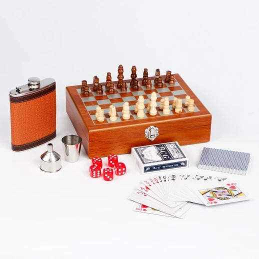 Набор 6 в 1: фляжка 8 oz, рюмка, воронка, кубики 5 шт, карты, шахматы, 18 х 24 см